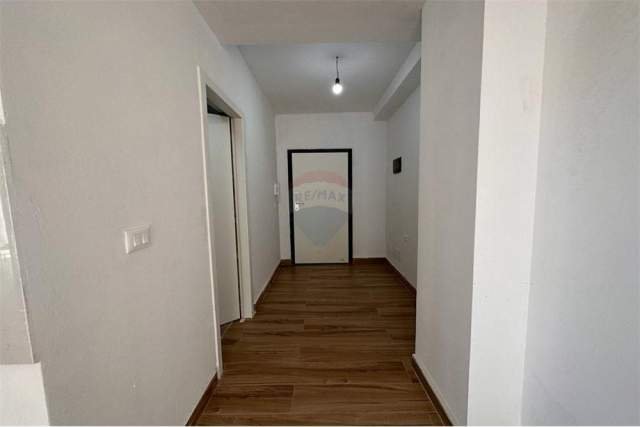 Tirane, jepet me qera apartament 2+1 Kati 5, 70 m² 45.000 Leke