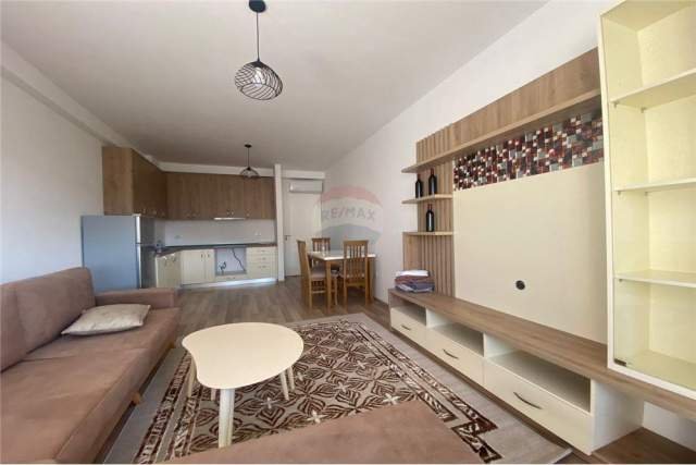 Tirane, jepet me qera apartament 1+1+A 88 m² 450 Euro