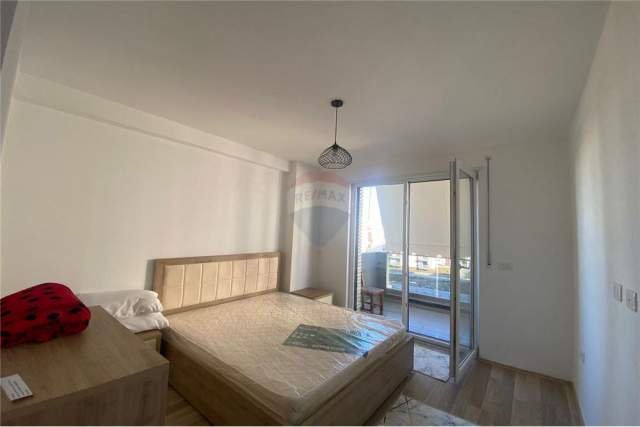 Tirane, jepet me qera apartament 1+1+A 88 m² 450 Euro