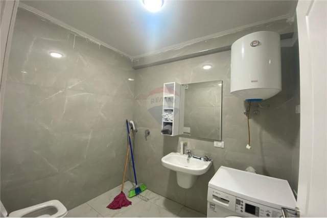 Tirane, jepet me qera apartament 1+1+A 88 m² 450 Euro