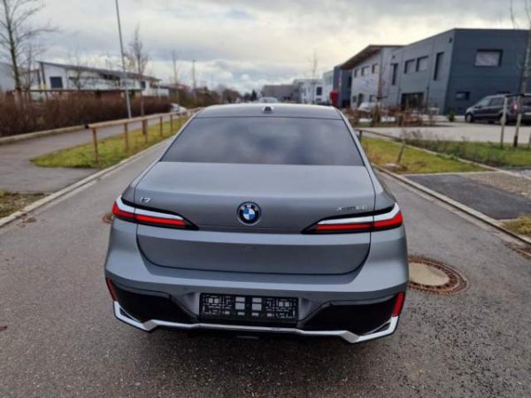 Gjermani, shitet BMW I7 60e, Panorama, Viti 12/2023, vetem 50 Km, 122.000 Euro