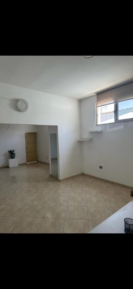 Tirane, jepet me qera 50 m² 50.000 Leke (Laprake)