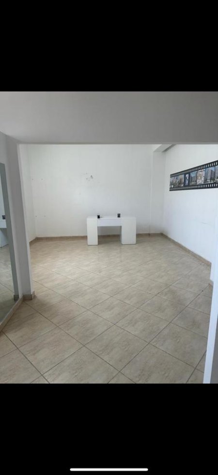 Tirane, jepet me qera 50 m² 50.000 Leke (Laprake)