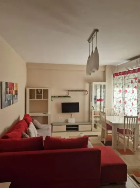 Tirane, jepet me qera apartament Kati 4, 70 m² 400 Euro (Komuna e Parisit)