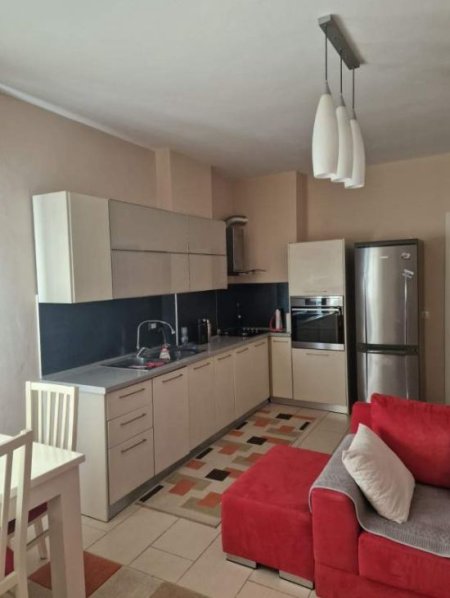 Tirane, jepet me qera apartament Kati 4, 70 m² 400 Euro (Komuna e Parisit)