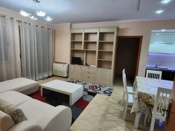 Tirane, jepet me qera 1+1+A+BLK 100 m² 50.000 Leke