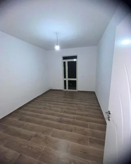 Tirane, jepet me qera Vile Kati 1, 30.000 Leke