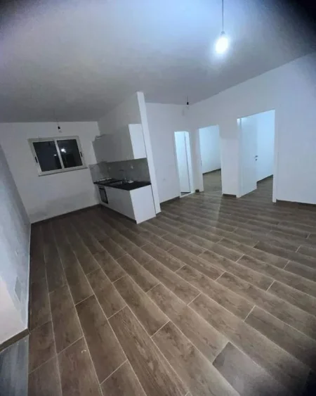Tirane, jepet me qera Vile Kati 1, 30.000 Leke