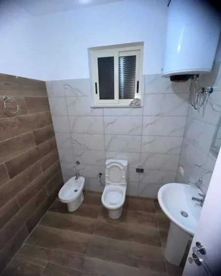 Tirane, jepet me qera Vile Kati 1, 30.000 Leke