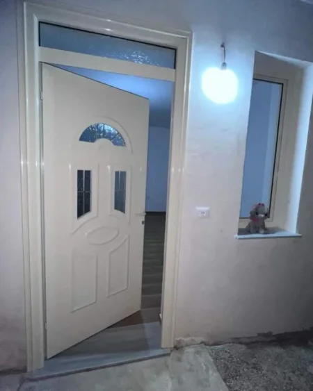 Tirane, jepet me qera Vile Kati 1, 30.000 Leke