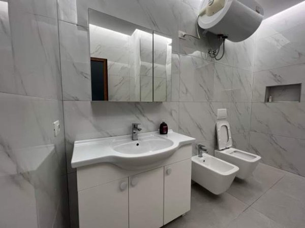 Tirane, jepet me qera apartament 3+1+BLK Kati 1, 145 m² 700 Euro (don bosko)