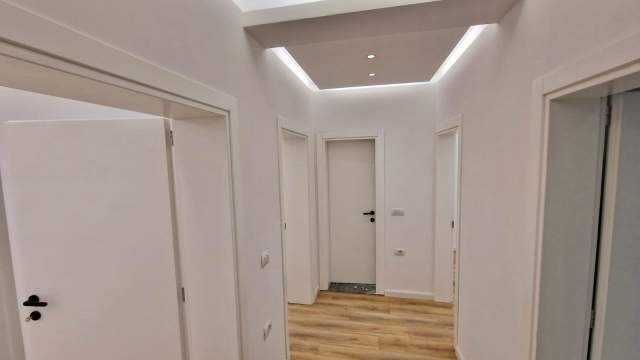 Tirane, jepet me qera ambjent biznesi Kati 3, 105 m² 1.350 Euro (Rruga Mine Peza)