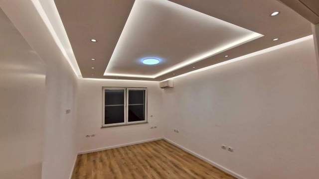 Tirane, jepet me qera ambjent biznesi Kati 3, 105 m² 1.350 Euro (Rruga Mine Peza)