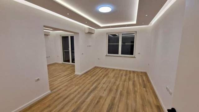Tirane, jepet me qera ambjent biznesi Kati 3, 105 m² 1.350 Euro (Rruga Mine Peza)