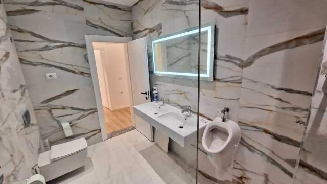 Tirane, jepet me qera ambjent biznesi Kati 3, 105 m² 1.350 Euro (Rruga Mine Peza)