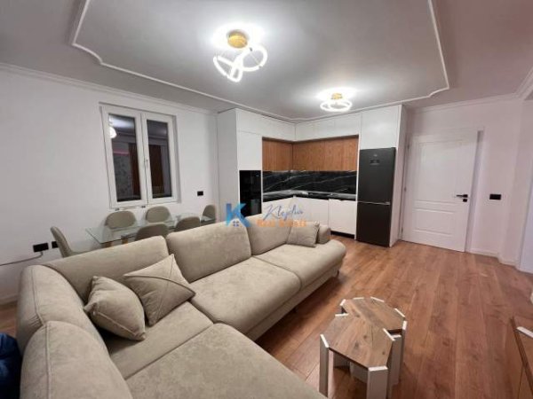 Tirane, jap me qera apartament 3+1+BLK Kati 4, 127 m² 750 Euro (Rruga e Kavajes)