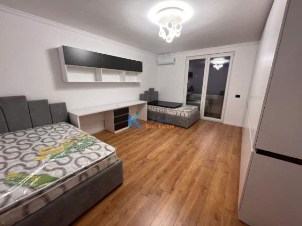 Tirane, jap me qera apartament 3+1+BLK Kati 4, 127 m² 750 Euro (Rruga e Kavajes)