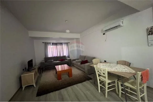 Tirane, jepet me qera apartament 2+1 Kati 1, 93 m² 40.000 Leke