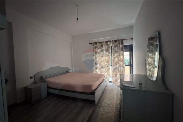 Tirane, jepet me qera apartament 2+1 Kati 1, 93 m² 40.000 Leke