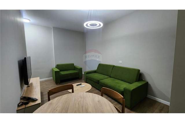 Tirane, jepet me qera apartament 1+1 Kati 3, 40 m² 400 Euro