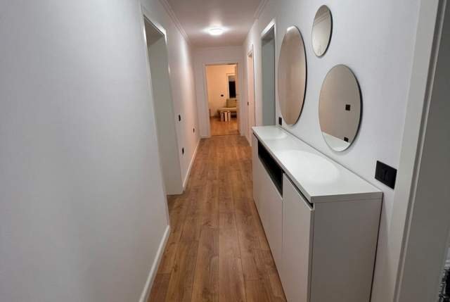 Tirane, jepet me qera apartament 3+1+BLK Kati 4, 127 m² 750 Euro (Rruga e Kavajes)