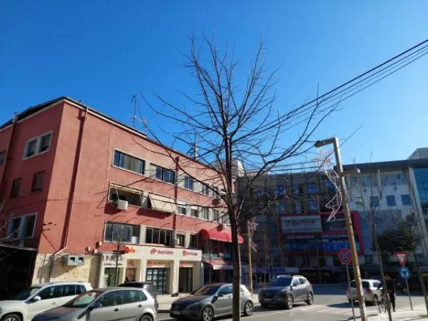 !!Dhene!!Durres, jepet me qera ambjent biznesi Kati 1, 114 m²  (Perballe FlagShip, ne krah te OTP Bank)