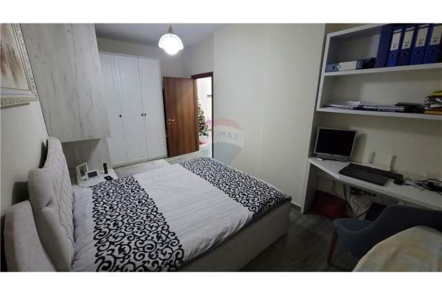 Tirane, jepet me qera apartament 2+1+BLK Kati 8, 90 m² 45.000 Leke