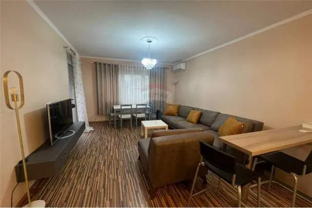 Tirane, jepet me qera apartament 1+1+BLK 68 m² 500 Euro