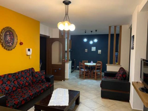 Tirane, jepet me qera apartament 2+1 Kati 2, 80 m² 450 Euro