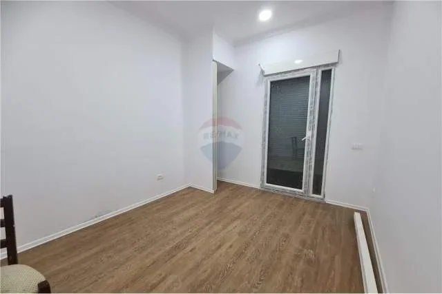 Tirane, jepet me qera apartament 1+1 Kati 0, 75 m² 500 Euro