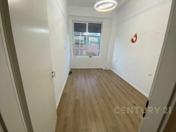 Tirane, jepet me qera apartament 1+1 Kati 1, 61 m² 400 Euro (21 dhjetor)