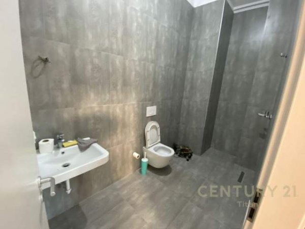 Tirane, jepet me qera apartament 1+1 Kati 1, 61 m² 400 Euro (21 dhjetor)