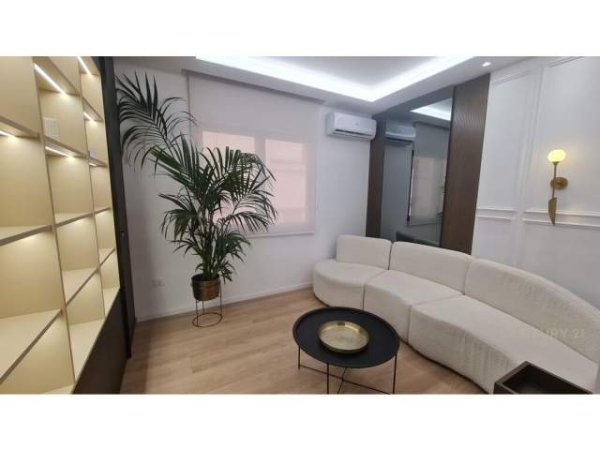 Tirane, shitet ambjent biznesi Kati 3, 130 m² 375.000 Euro (ish bllok)