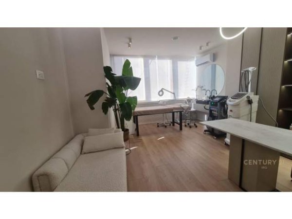 Tirane, shitet ambjent biznesi Kati 3, 130 m² 375.000 Euro (ish bllok)