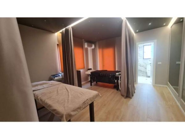 Tirane, shitet ambjent biznesi Kati 3, 130 m² 375.000 Euro (ish bllok)