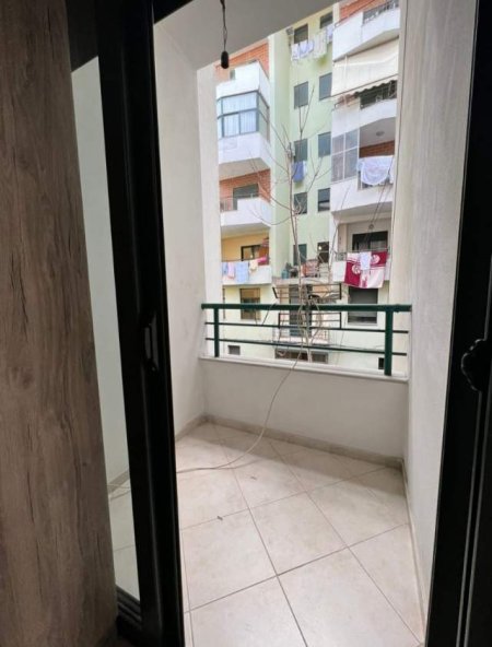 Tirane, jepet me qera apartament 1+1+BLK Kati 2, 70 m² 400 Euro (Kodra e diellit rruga bill klinton)