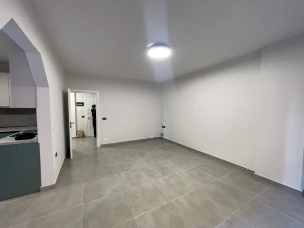 Tirane, jepet me qera zyre Kati 2, 130 m² 700 Euro (Rruga Karl Gega)