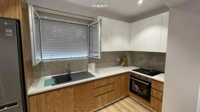 Tirane, jepet me qera apartament 2+1 Kati 1, 180 m² 800 Euro (RRUGA E KAVAJES)