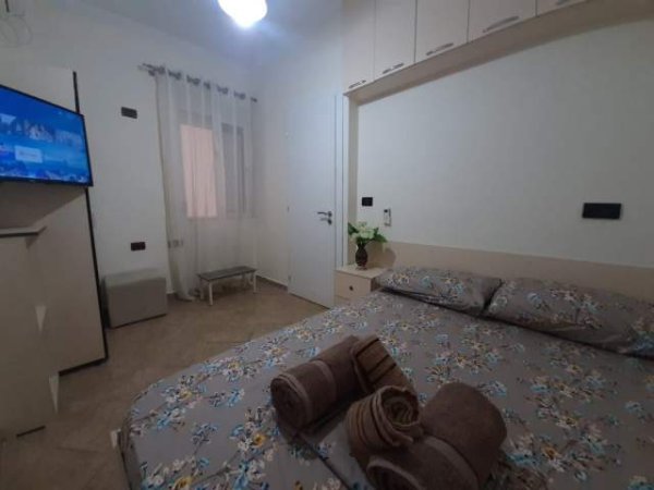 Tirane, jepet me qera apartament 1+1+A Kati 2, 65 m² 400 Euro (5 MAJI)