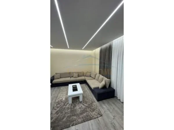 Tirane, jepet me qera apartament 3+1 Kati 1, 134 m² 800 Euro (Don Bosko)