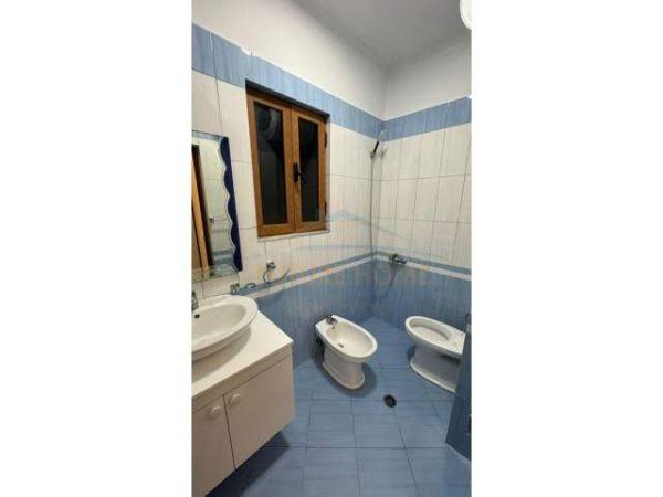 Tirane, jepet me qera apartament 3+1 Kati 1, 134 m² 800 Euro (Don Bosko)