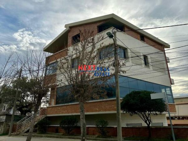 Vlore, shitet ambjent biznesi Kati 0, 66 m² 450.000 Euro (Ne periferi te Vlores)