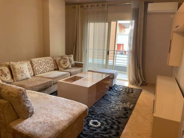 Tirane, jepet me qera apartament Kati 3, 135 m² 600 Euro (Rr Tom Plezha)