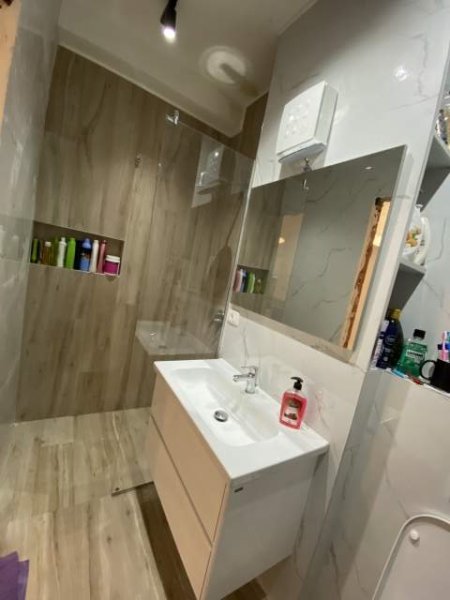 Tirane, jepet me qera apartament 2+1 Kati 3, 85 m² 650 Euro (pazari i ri)