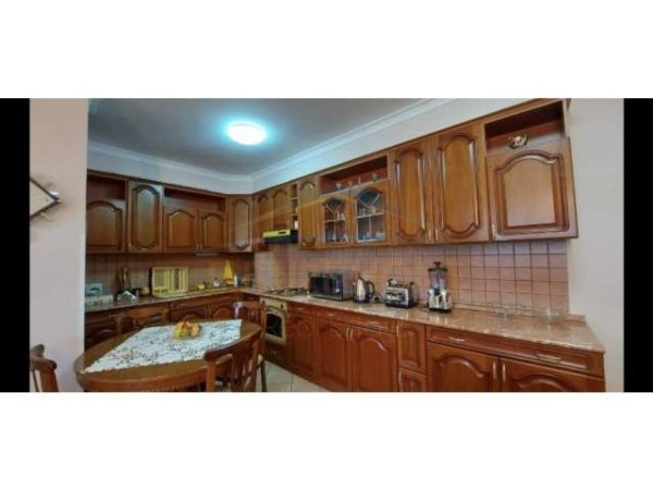 Tirane, jepet me qera apartament 2+1 Kati 6, 116 m² 700 Euro (SHKOLLA E BALETIT)