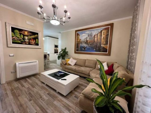 Tirane, shitet apartament 1+1 Kati 2, 165.000 Euro