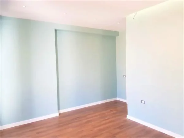 Tirane, jepet me qera zyre Kati 4, 110 m² 850 Euro (rruga e barrikadave)