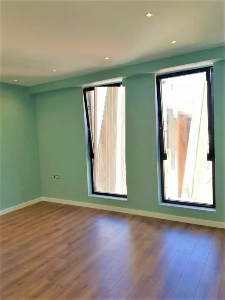 Tirane, jepet me qera zyre Kati 4, 110 m² 850 Euro (rruga e barrikadave)