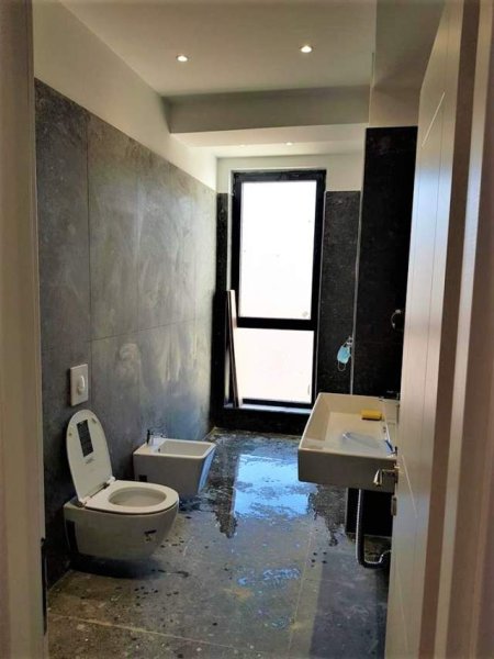 Tirane, jepet me qera zyre Kati 4, 110 m² 850 Euro (rruga e barrikadave)