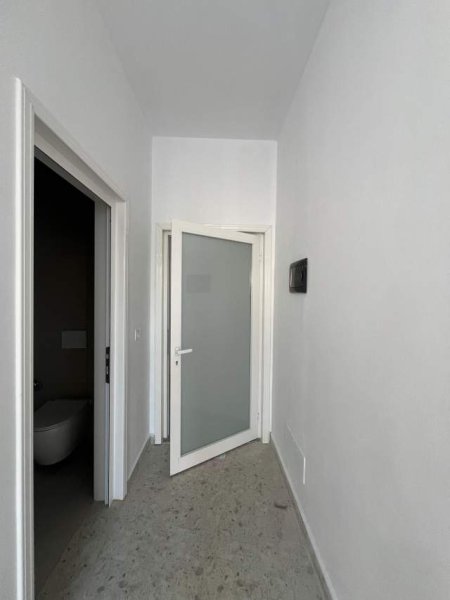 Tirane, ofert zyre Kati 1, 20 m² 350 Euro (rruga e dibres)